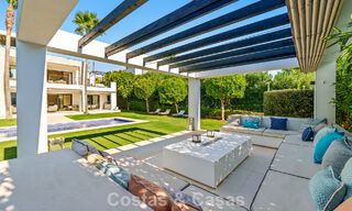 Luxevilla met contemporaine bouwstijl te koop in een beveiligde privé community van Nueva Andalucia, Marbella 793994 