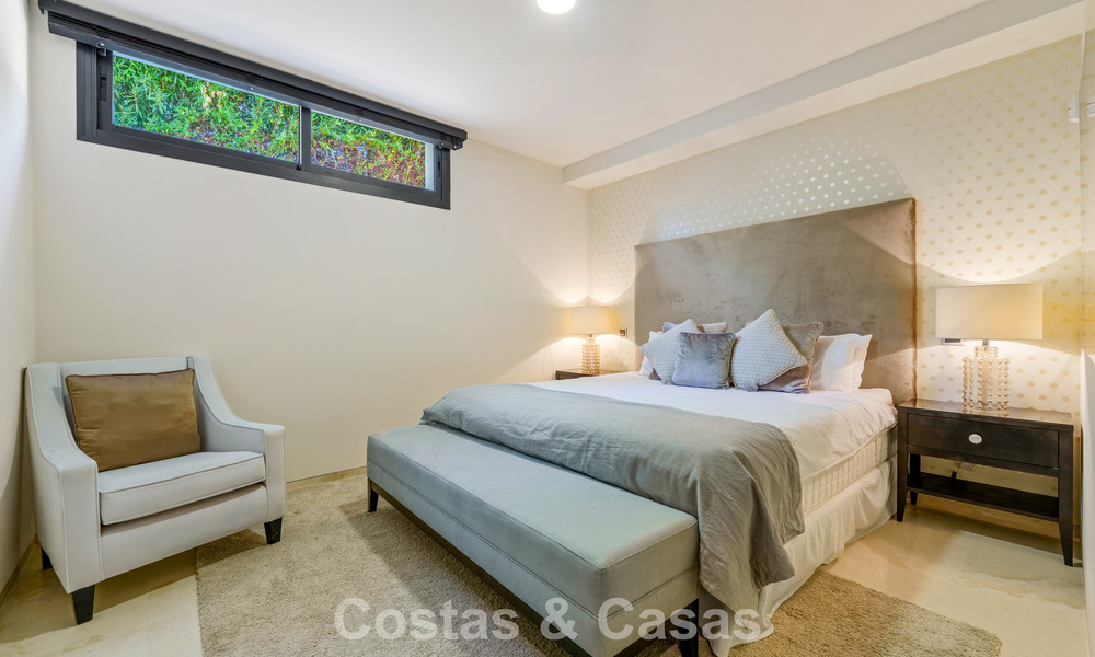 Luxevilla met contemporaine bouwstijl te koop in een beveiligde privé community van Nueva Andalucia, Marbella 793995