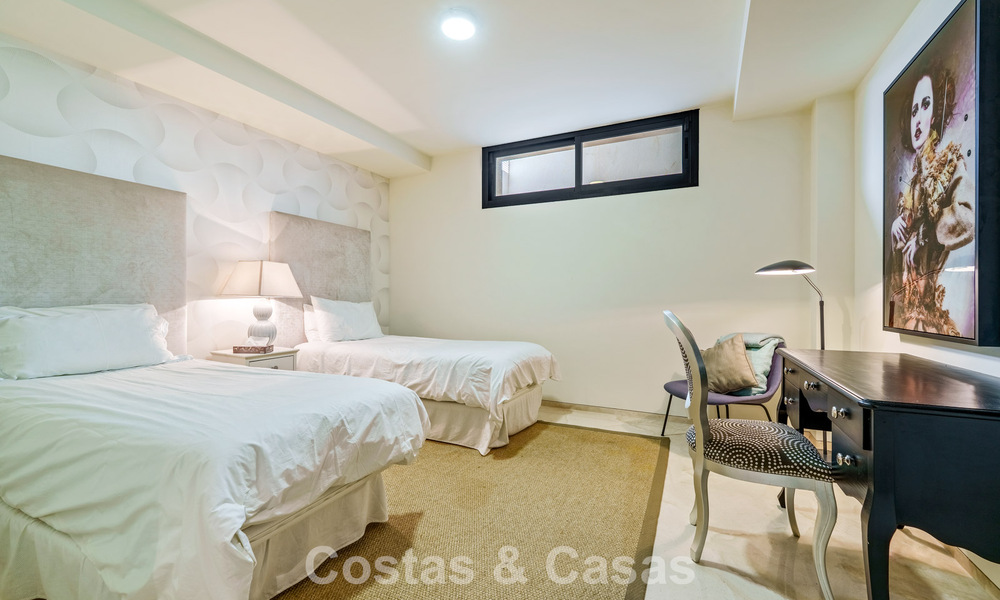Luxevilla met contemporaine bouwstijl te koop in een beveiligde privé community van Nueva Andalucia, Marbella 793997