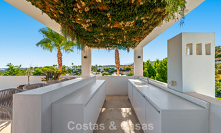 Luxevilla met contemporaine bouwstijl te koop in een beveiligde privé community van Nueva Andalucia, Marbella 794007 