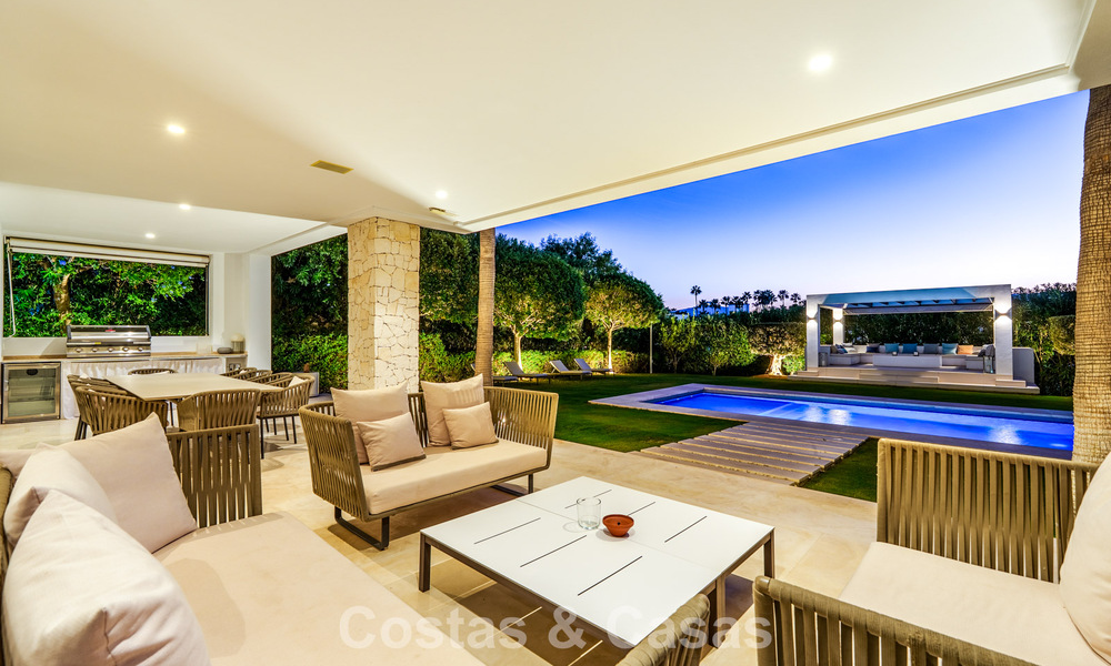 Luxevilla met contemporaine bouwstijl te koop in een beveiligde privé community van Nueva Andalucia, Marbella 794017