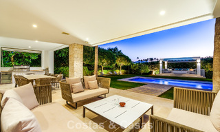 Luxevilla met contemporaine bouwstijl te koop in een beveiligde privé community van Nueva Andalucia, Marbella 794017 