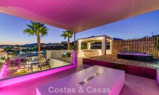 Luxevilla met contemporaine bouwstijl te koop in een beveiligde privé community van Nueva Andalucia, Marbella 794018 