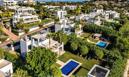 Luxevilla met contemporaine bouwstijl te koop in een beveiligde privé community van Nueva Andalucia, Marbella 794020