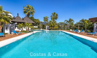 Gerenoveerd penthouse met 3 slaapkamers in beveiligde gemeenschap met uitzicht op zee en golfbaan in Marbella - Benahavis 793349 