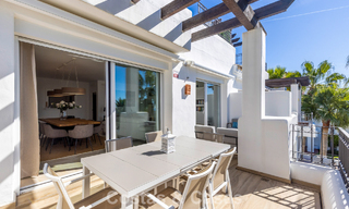 Gerenoveerd penthouse met 3 slaapkamers in beveiligde gemeenschap met uitzicht op zee en golfbaan in Marbella - Benahavis 793777 