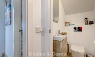 Gerenoveerd penthouse met 3 slaapkamers in beveiligde gemeenschap met uitzicht op zee en golfbaan in Marbella - Benahavis 793779 