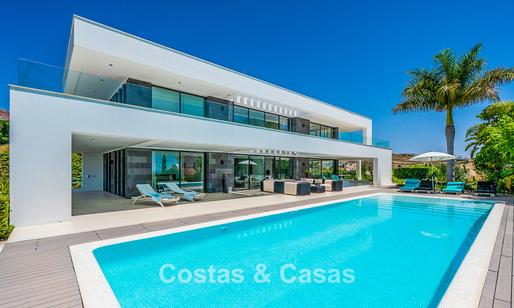 Luxueuze, moderne, klasse-villa te koop met zeezicht in een prestigieus golfresort in Marbella - Benahavis 794029