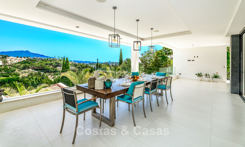 Luxueuze, moderne, klasse-villa te koop met zeezicht in een prestigieus golfresort in Marbella - Benahavis 794032
