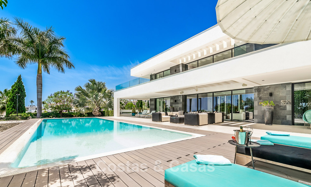 Luxueuze, moderne, klasse-villa te koop met zeezicht in een prestigieus golfresort in Marbella - Benahavis 794033