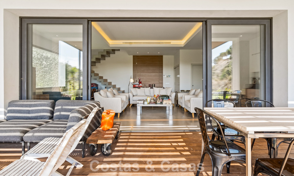 Ruime, moderne villa met apart gastenverblijf te koop in El Madroñal, Benahavis - Marbella 794040