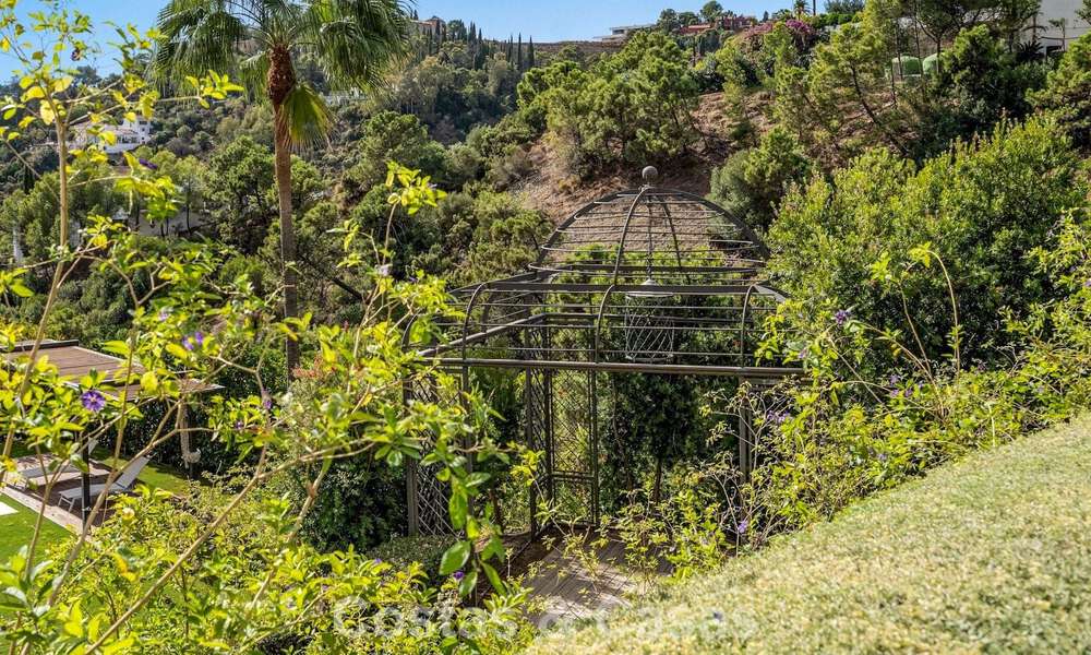 Ruime, moderne villa met apart gastenverblijf te koop in El Madroñal, Benahavis - Marbella 794043