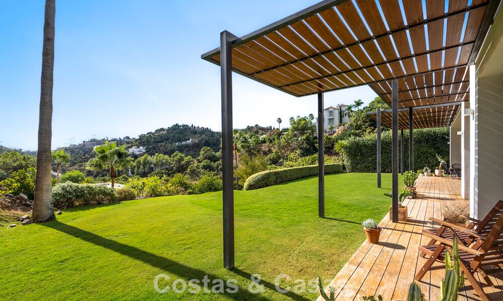Ruime, moderne villa met apart gastenverblijf te koop in El Madroñal, Benahavis - Marbella 794045
