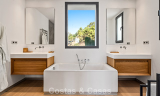 Ruime, moderne villa met apart gastenverblijf te koop in El Madroñal, Benahavis - Marbella 794061 