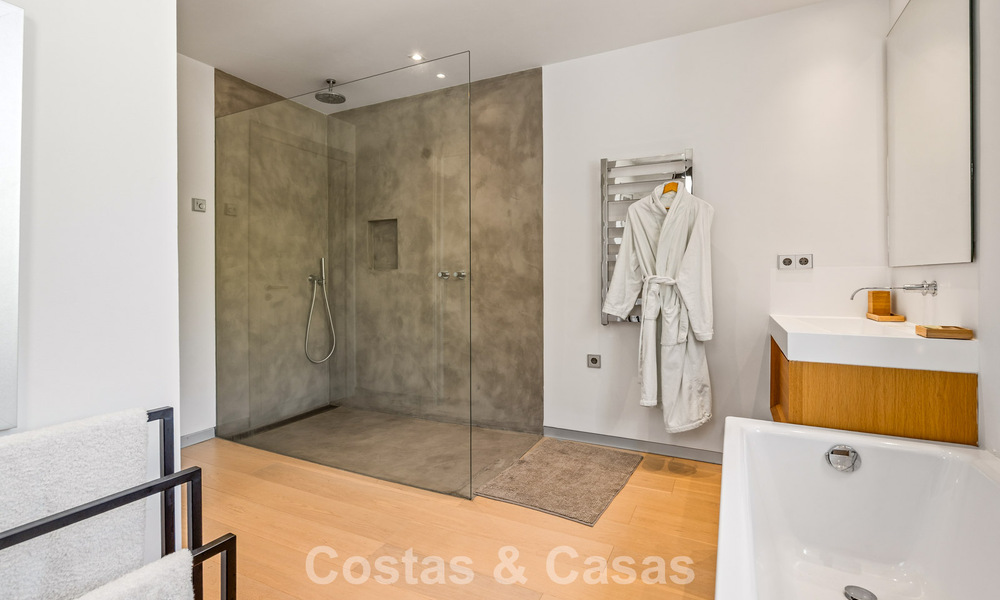 Ruime, moderne villa met apart gastenverblijf te koop in El Madroñal, Benahavis - Marbella 794062