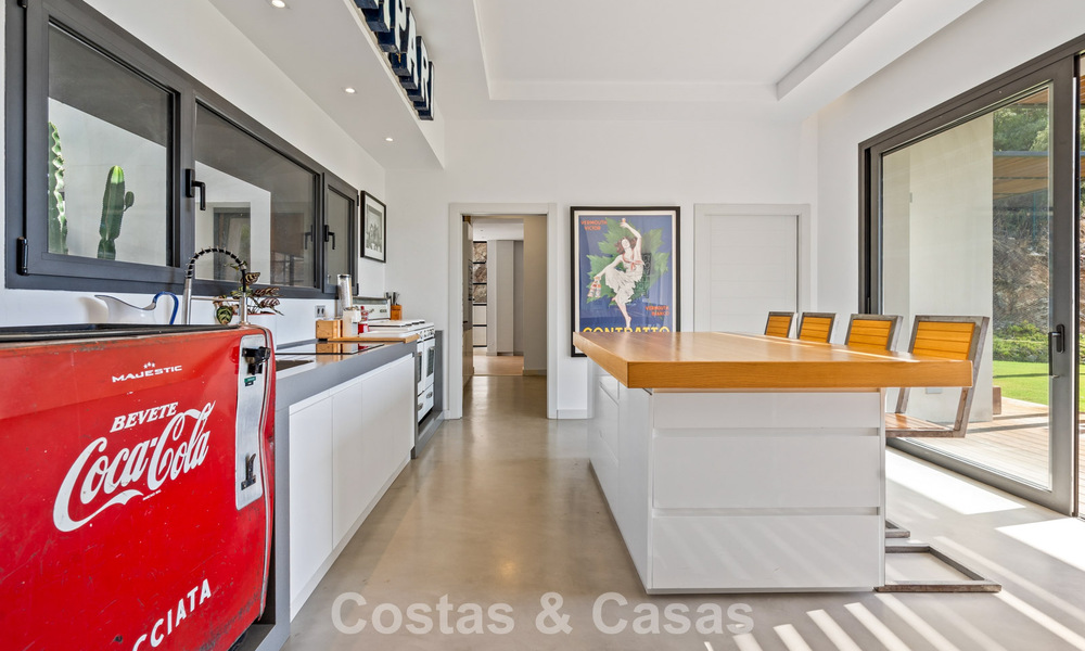 Ruime, moderne villa met apart gastenverblijf te koop in El Madroñal, Benahavis - Marbella 794069