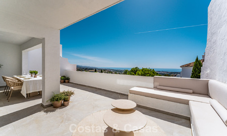 Instapklaar, luxueus gerenoveerd duplex appartement te koop in de heuvels van Marbella - Benahavis 794089