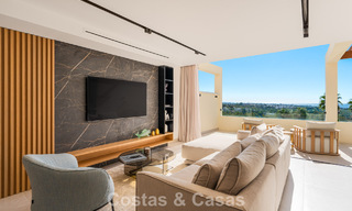 Gerenoveerd luxe appartement met zeezicht te koop in het begeerde Nueva Andalucia, Marbella 794134 