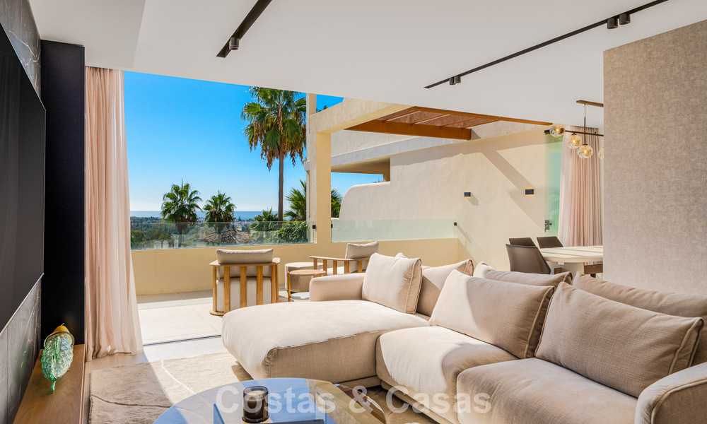 Gerenoveerd luxe appartement met zeezicht te koop in het begeerde Nueva Andalucia, Marbella 794135