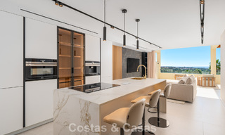 Gerenoveerd luxe appartement met zeezicht te koop in het begeerde Nueva Andalucia, Marbella 794144 