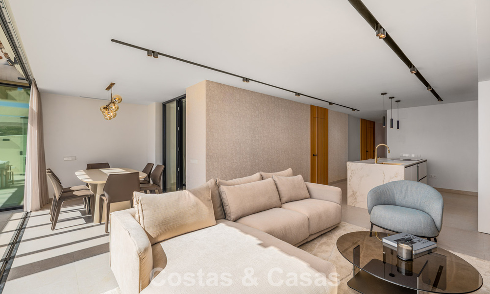 Gerenoveerd luxe appartement met zeezicht te koop in het begeerde Nueva Andalucia, Marbella 794146