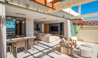 Gerenoveerd luxe appartement met zeezicht te koop in het begeerde Nueva Andalucia, Marbella 794148 