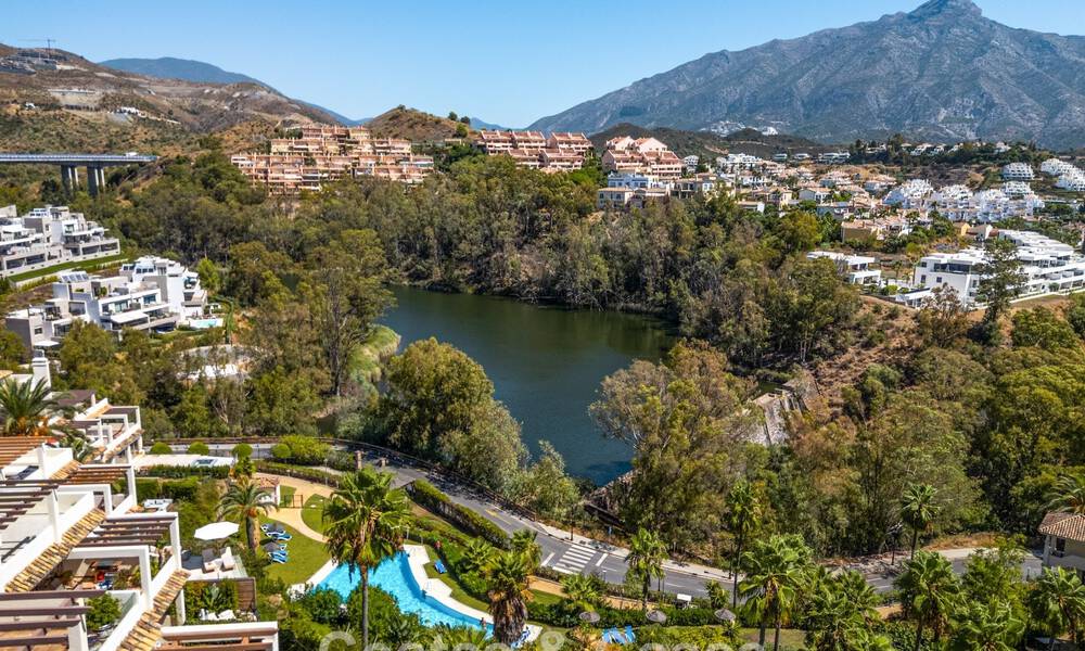 Gerenoveerd luxe appartement met zeezicht te koop in het begeerde Nueva Andalucia, Marbella 794157
