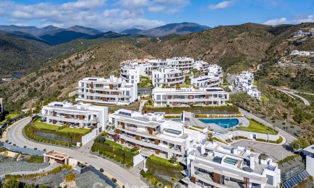 Instapklaar, ruim, eigentijds, luxe appartement te koop in de heuvels van La Quinta Resort in Marbella - Benahavis 794370