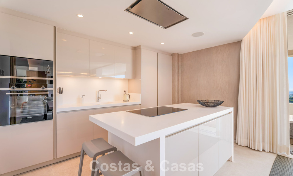 Instapklaar, ruim, eigentijds, luxe appartement te koop in de heuvels van La Quinta Resort in Marbella - Benahavis 794403