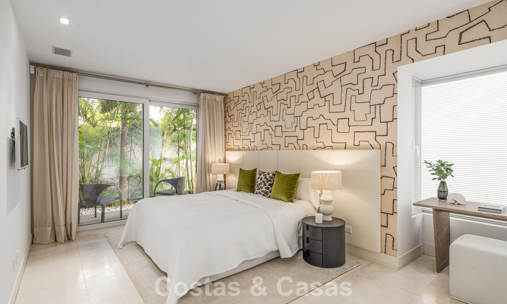 Prestigieuze, modern gerenoveerde, halfvrijstaande villa te koop, tweede lijn strand in Puente Romano op Marbella’s Golden Mile 794449