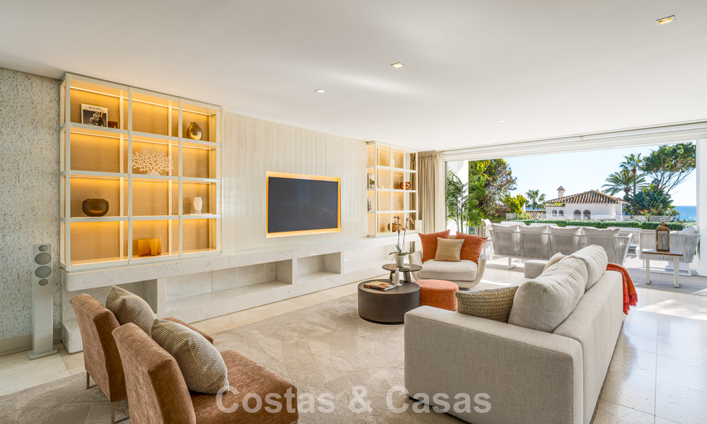 Prestigieuze, modern gerenoveerde, halfvrijstaande villa te koop, tweede lijn strand in Puente Romano op Marbella’s Golden Mile 794457