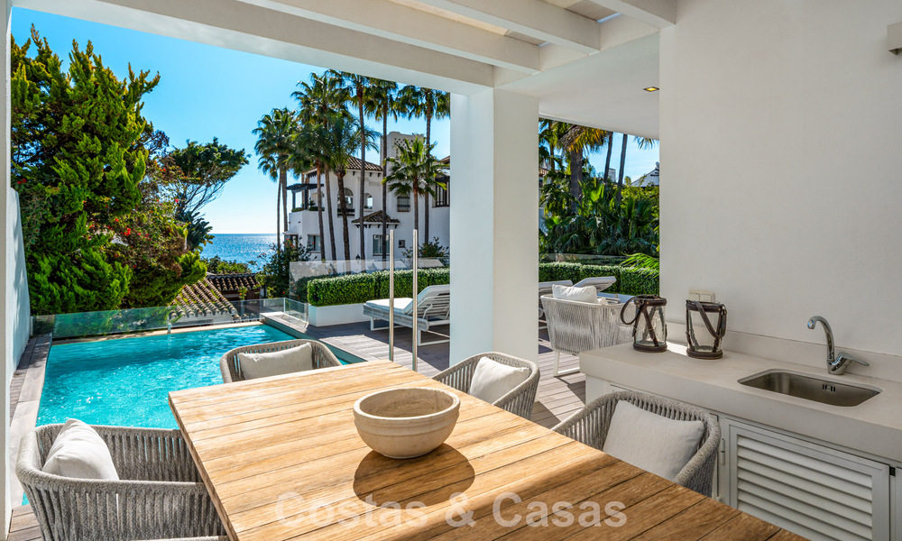 Prestigieuze, modern gerenoveerde, halfvrijstaande villa te koop, tweede lijn strand in Puente Romano op Marbella’s Golden Mile 794459
