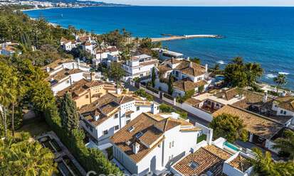 Prestigieuze, moderne, halfvrijstaande villa te koop, tweede lijn strand in Puente Romano op Marbella’s Golden Mile 794467