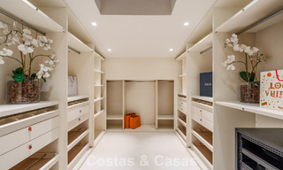 Prestigieuze, modern gerenoveerde, halfvrijstaande villa te koop, tweede lijn strand in Puente Romano op Marbella’s Golden Mile 794475 