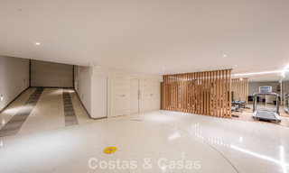 Prestigieuze, modern gerenoveerde, halfvrijstaande villa te koop, tweede lijn strand in Puente Romano op Marbella’s Golden Mile 794476 