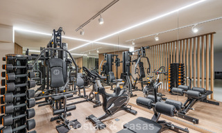 Prestigieuze, modern gerenoveerde, halfvrijstaande villa te koop, tweede lijn strand in Puente Romano op Marbella’s Golden Mile 794477 