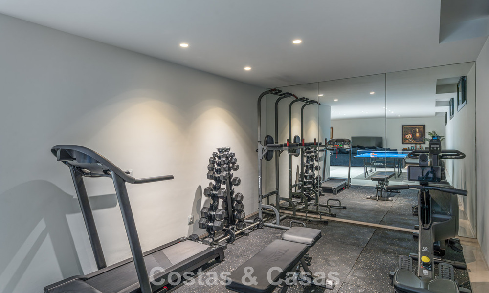 Hoogwaardige designvilla met modern karakter te koop in een gated villa community in Nueva Andalucia’s golfvallei, Marbella 794409