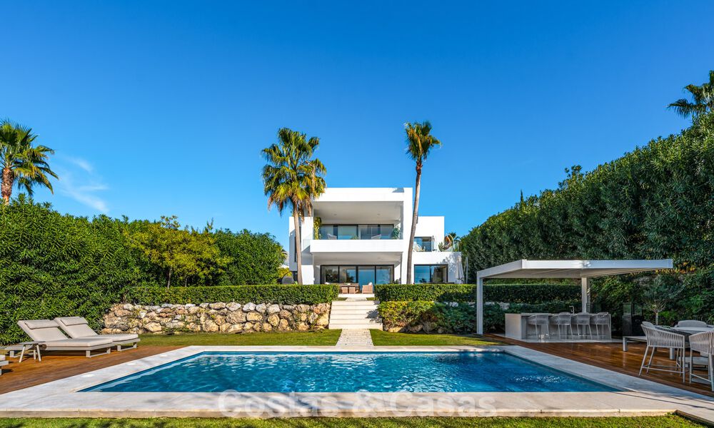 Hoogwaardige designvilla met modern karakter te koop in een gated villa community in Nueva Andalucia’s golfvallei, Marbella 794425