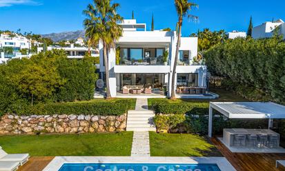 Hoogwaardige designvilla met modern karakter te koop in een gated villa community in Nueva Andalucia, Marbella 794426