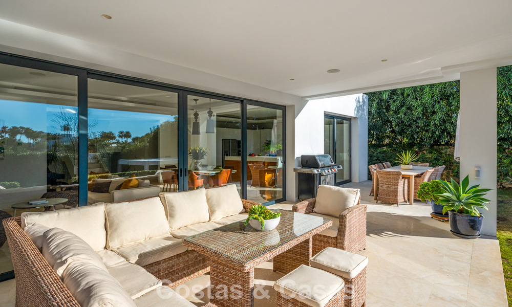 Hoogwaardige designvilla met modern karakter te koop in een gated villa community in Nueva Andalucia’s golfvallei, Marbella 794432