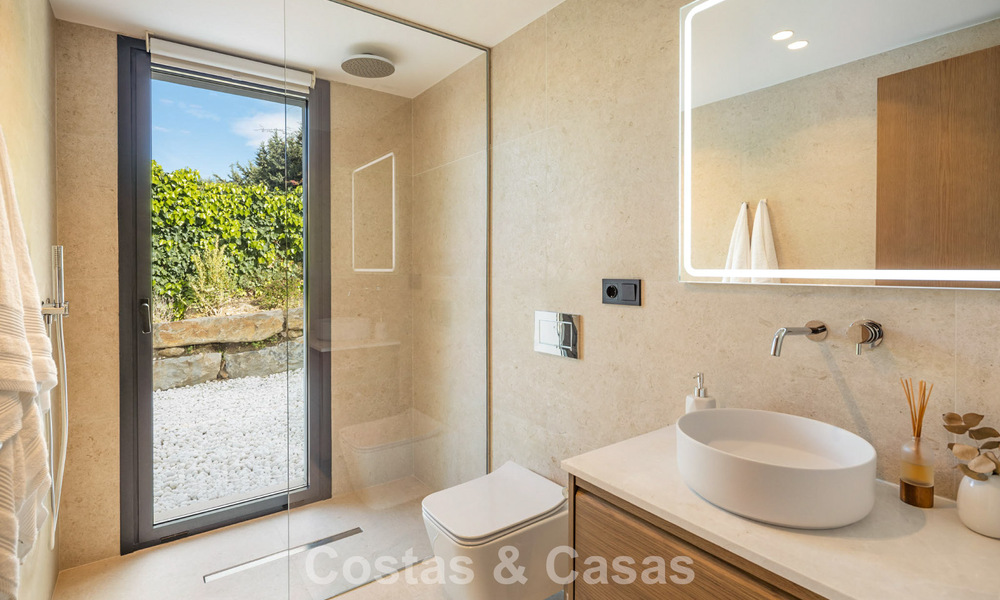 Instapklare, moderne luxevilla met minimalistische bouwstijl te koop op de New Golden Mile tussen Marbella en Estepona 794326