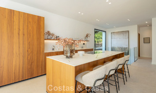 Instapklare, moderne luxevilla met minimalistische bouwstijl te koop op de New Golden Mile tussen Marbella en Estepona 794332 