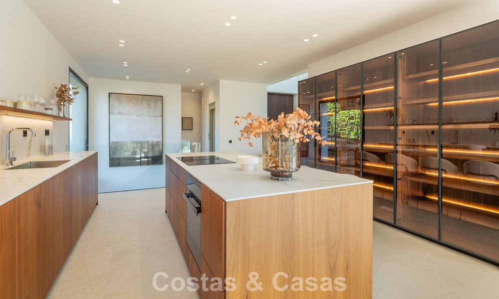 Instapklare, moderne luxevilla met minimalistische bouwstijl te koop op de New Golden Mile tussen Marbella en Estepona 794333