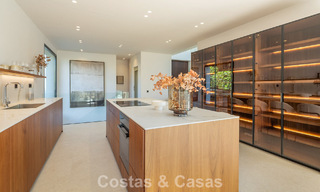 Instapklare, moderne luxevilla met minimalistische bouwstijl te koop op de New Golden Mile tussen Marbella en Estepona 794333 