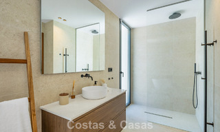 Instapklare, moderne luxevilla met minimalistische bouwstijl te koop op de New Golden Mile tussen Marbella en Estepona 794340 