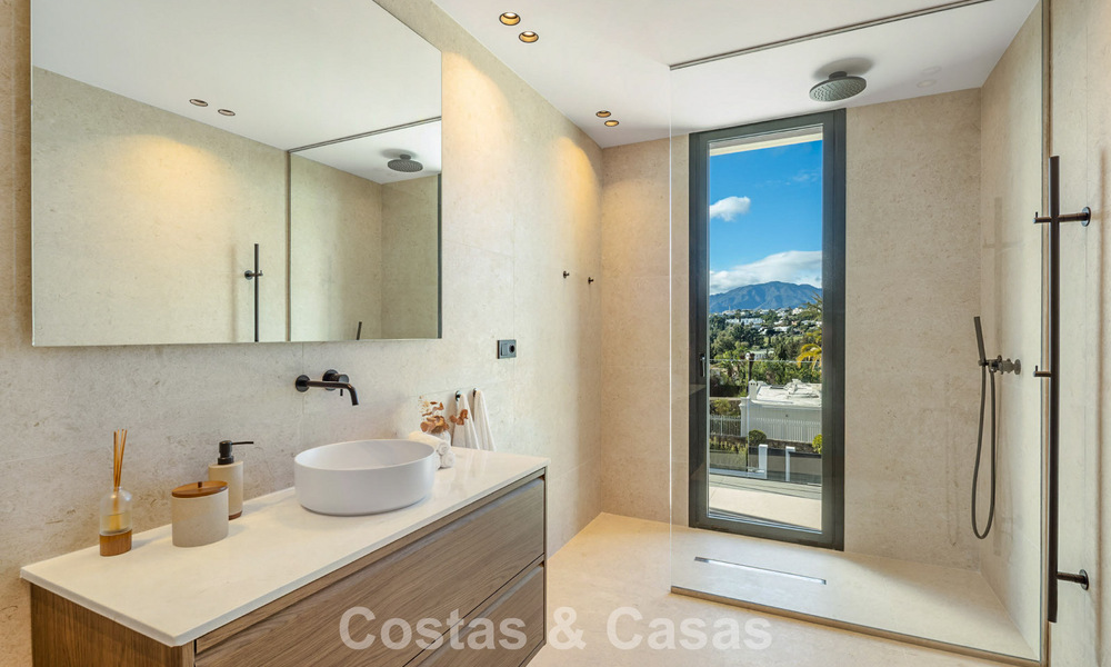 Instapklare, moderne luxevilla met minimalistische bouwstijl te koop op de New Golden Mile tussen Marbella en Estepona 794345