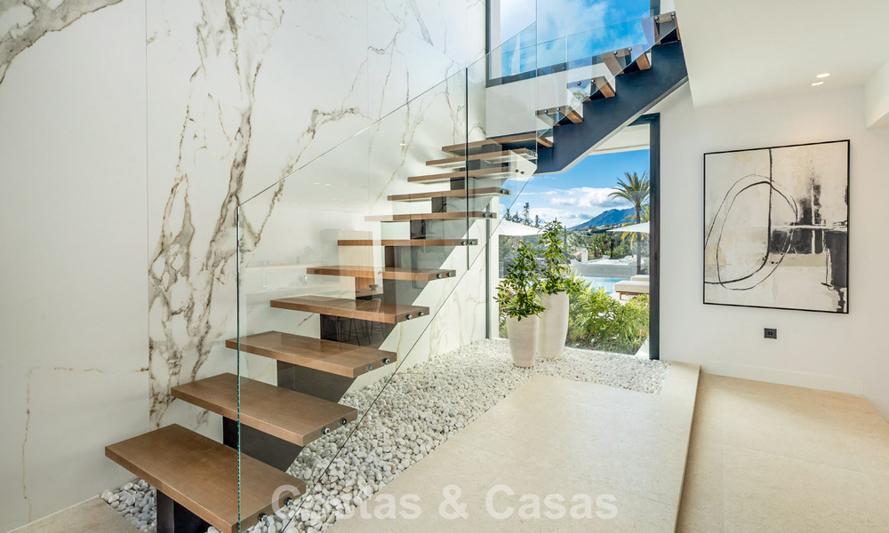 Instapklare, moderne luxevilla met minimalistische bouwstijl te koop op de New Golden Mile tussen Marbella en Estepona 794349