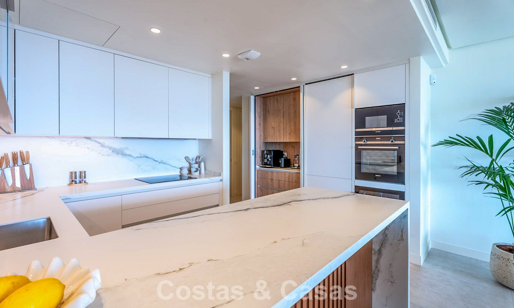 Modern, luxueus tuinappartement te koop met panoramisch zicht op de kust i/e gated boutique complex nabij Marbella stad 794482
