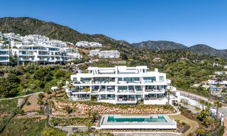 Modern, luxueus tuinappartement te koop met panoramisch zicht op de kust i/e gated boutique complex nabij Marbella stad 794483 