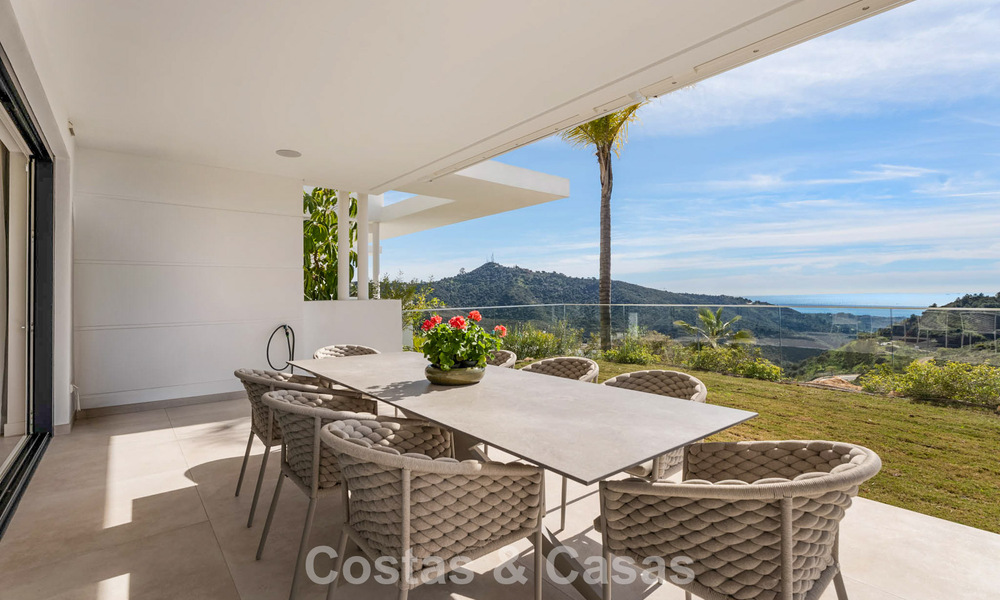 Modern, luxueus tuinappartement te koop met panoramisch zicht op de kust i/e gated boutique complex nabij Marbella stad 794485